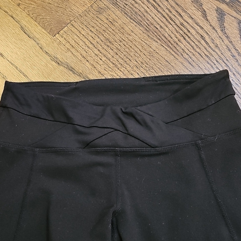 Lululemon Athletica Lowrise Classic Cropped Black Leggings - Picture 3 of 6